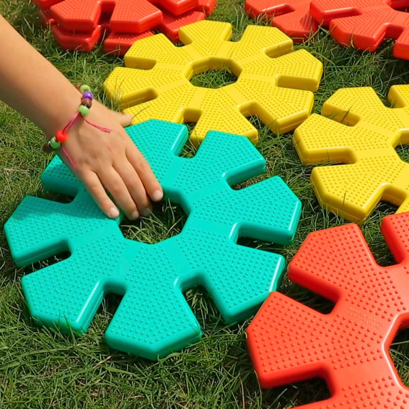 Jeu éducatif en plein air avec Octoplay – stimule la créativité et l’esprit technique des jeunes enfants. Jeu éducatif en plein air avec Octoplay – stimule la créativité et l’esprit technique des jeunes enfants.