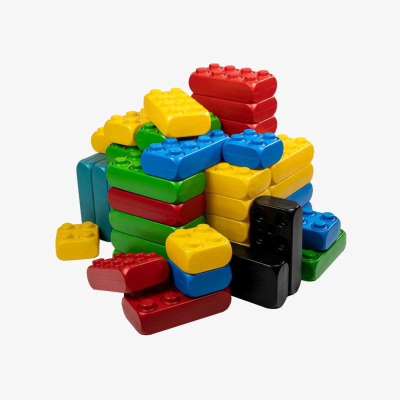 La moitié d’une boîte de gros blocs de ESDA des mêmes blocs mais la moitié d’une boîte La moitié d’une boîte de gros blocs de ESDA des mêmes blocs mais la moitié d’une boîte