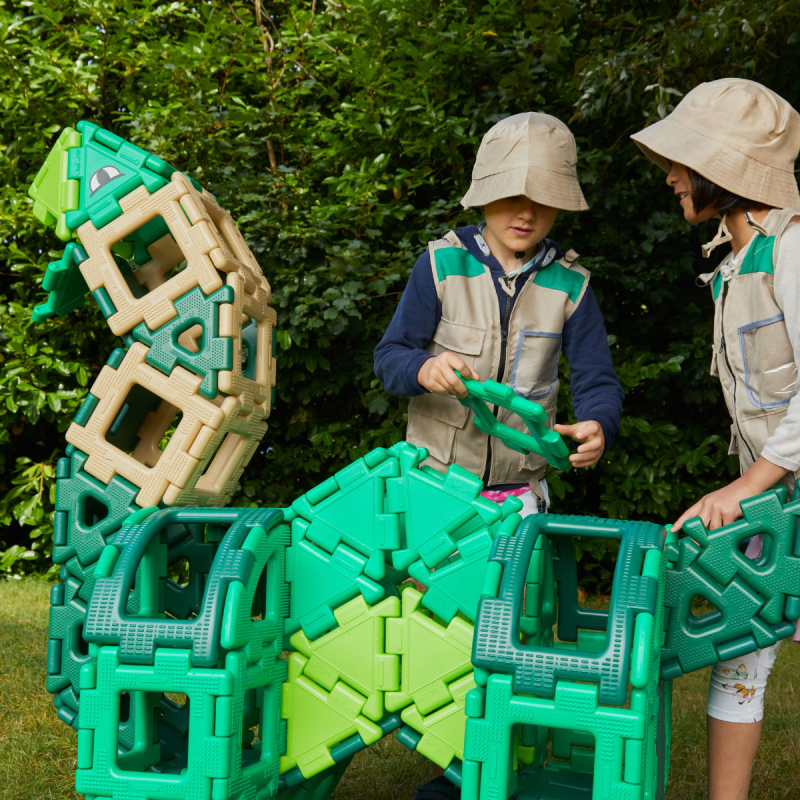 Les enfants s'amusent a construire Les enfants s'amusent a construire