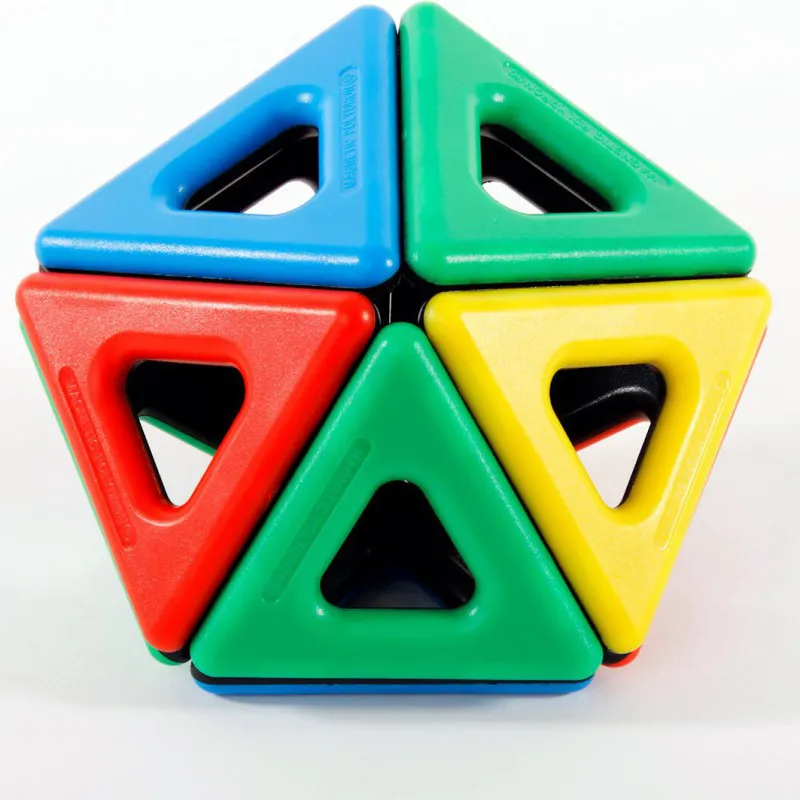 Les formes géométriques polyvalentes de Magnetic Polydron stimulent l'imagination des enfants. Les formes géométriques polyvalentes de Magnetic Polydron stimulent l'imagination des enfants.
